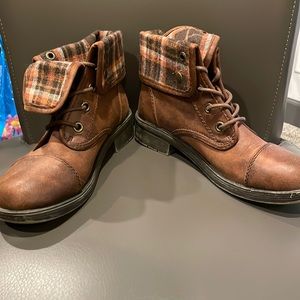 Arizona Plaid Brown Boots